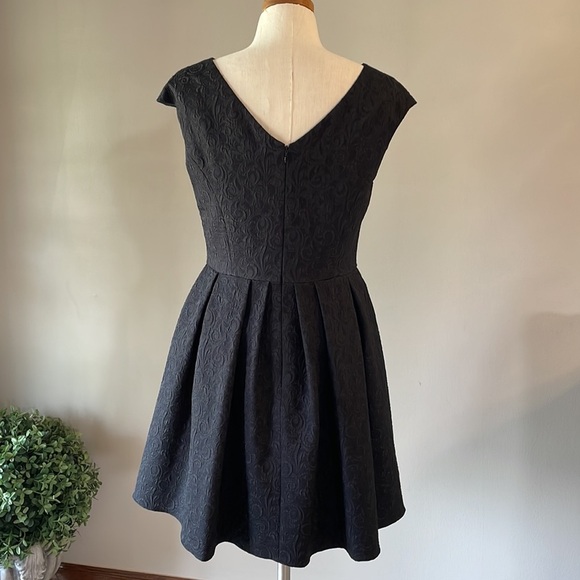 CYNTHIA STEFFE Jacquard textured SKATER cocktail DRESS / BLACK / Box PLEATS 8 - Picture 2 of 14